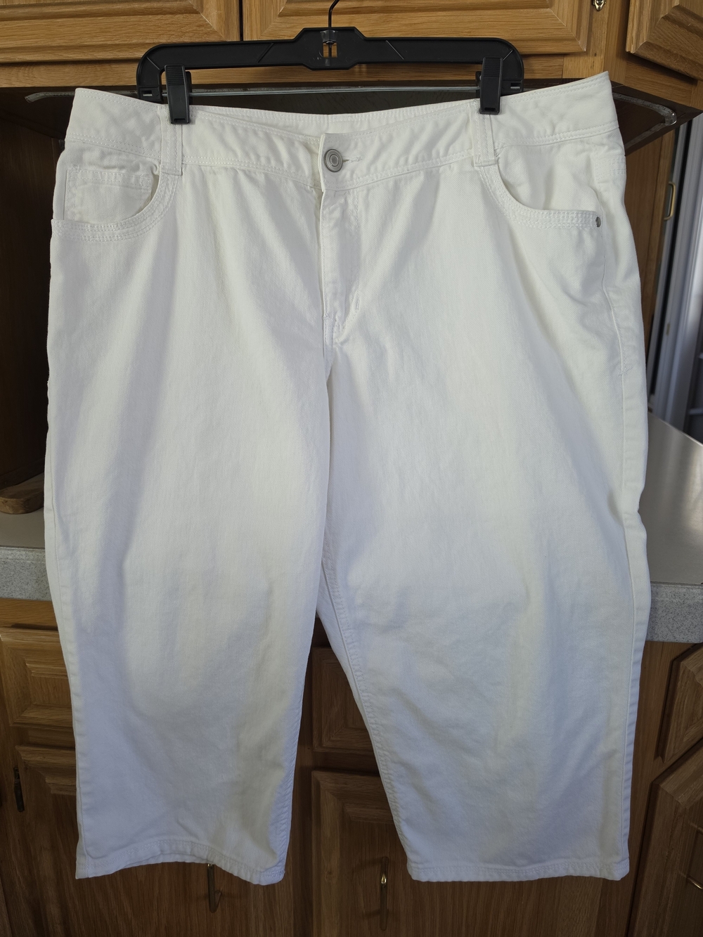 Lane Bryant White Denim Capri Pants Size 18 Good Condition